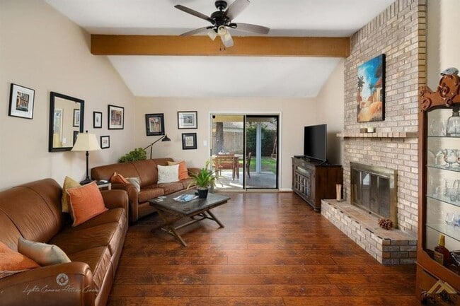 Building Photo - 3 BEDROOM, 2 BATH HOME IN THE OAKS, SW