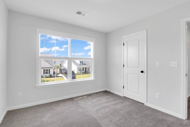 Building Photo - Pristine and Calm Home in Moncks Corner