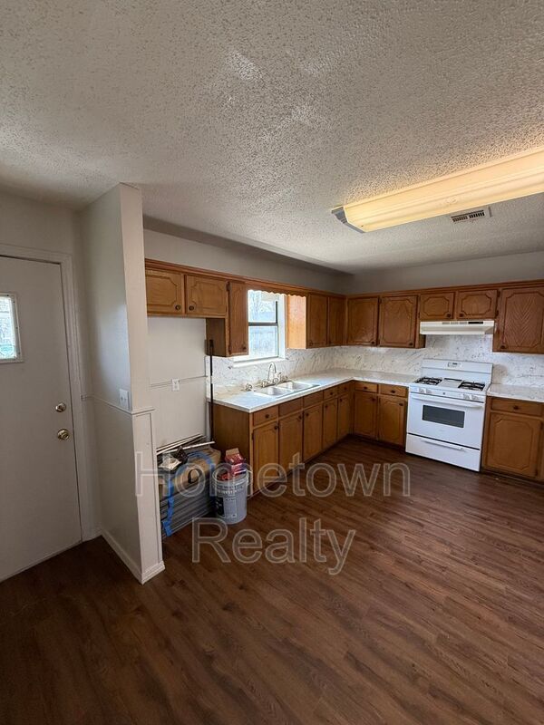 Building Photo - 5 W Farrall St