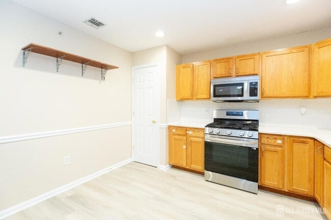 Building Photo - 127 Forest Dr
