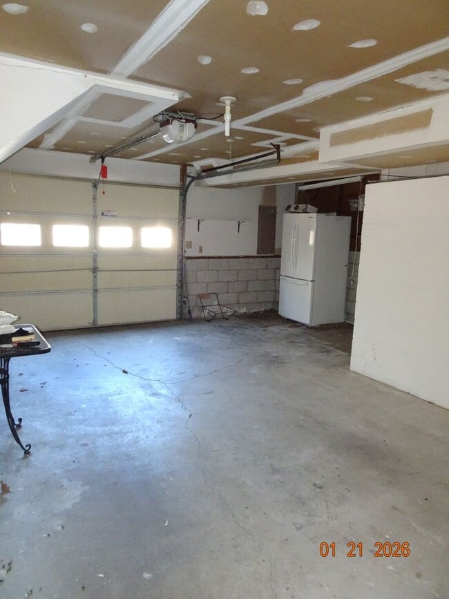 Building Photo - 4 bedrooms 2.5 bathrooms Single Family Home for Rent