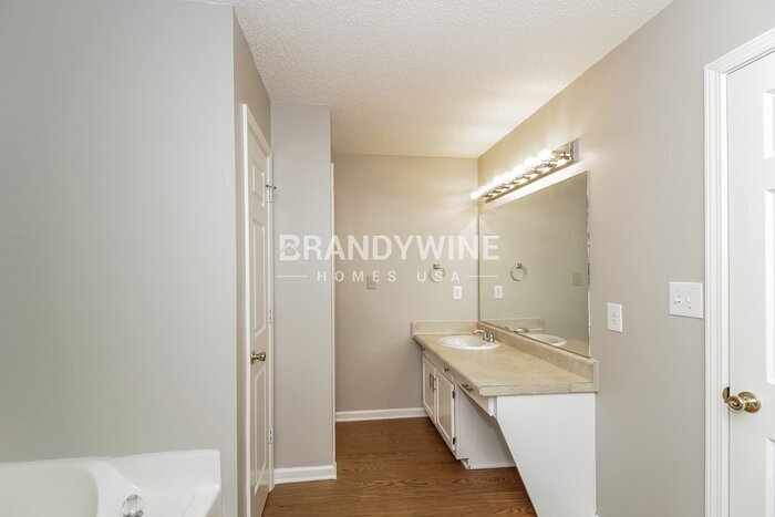 Building Photo - 244 Dene Dr