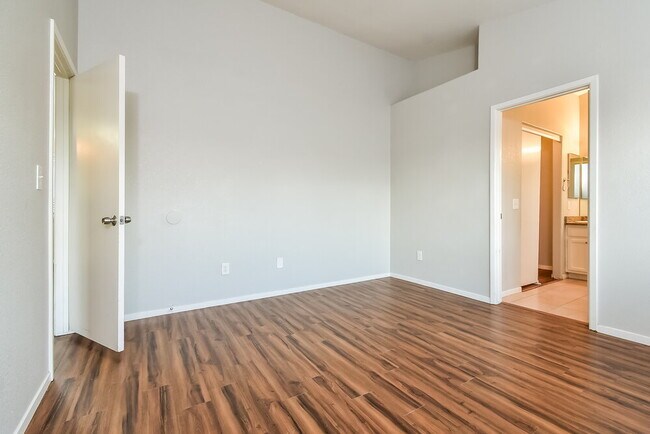 Building Photo - 3445 Golden Pedal St