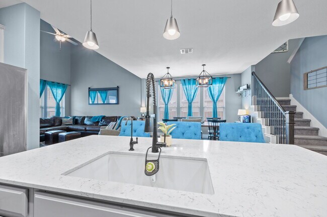 Building Photo - 525 Compania Cove