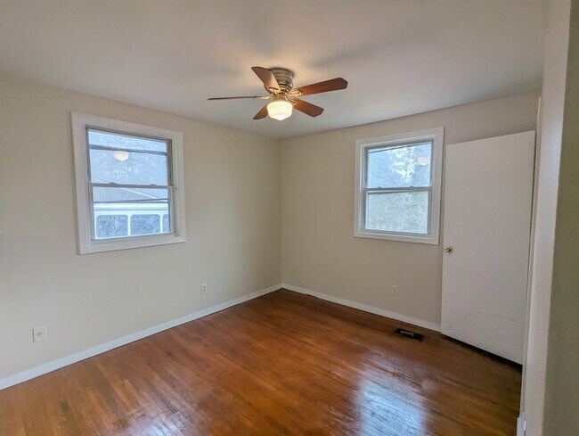 Building Photo - 336 Triumph Cir SE