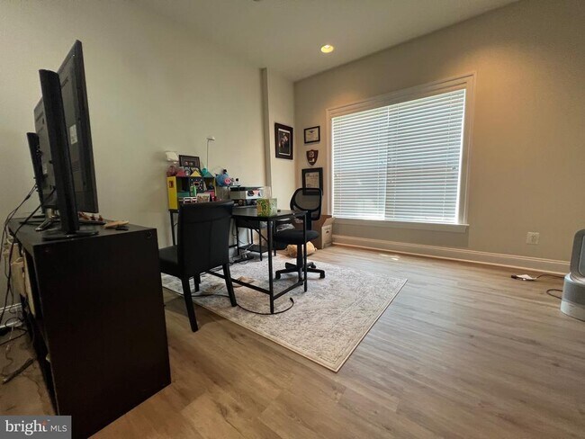 Building Photo - 14878 Potomac Branch Dr