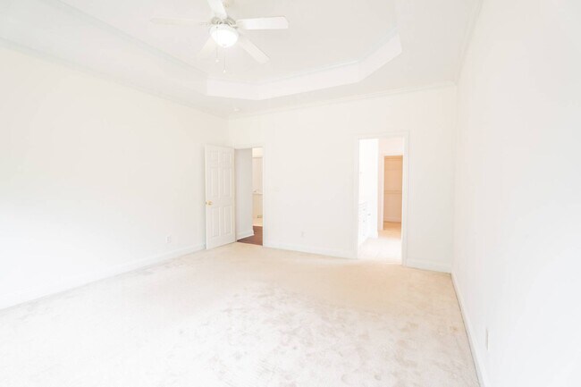 Building Photo - 256 Southbank Dr