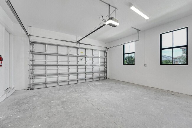 Building Photo - 13920 Vivant Dr