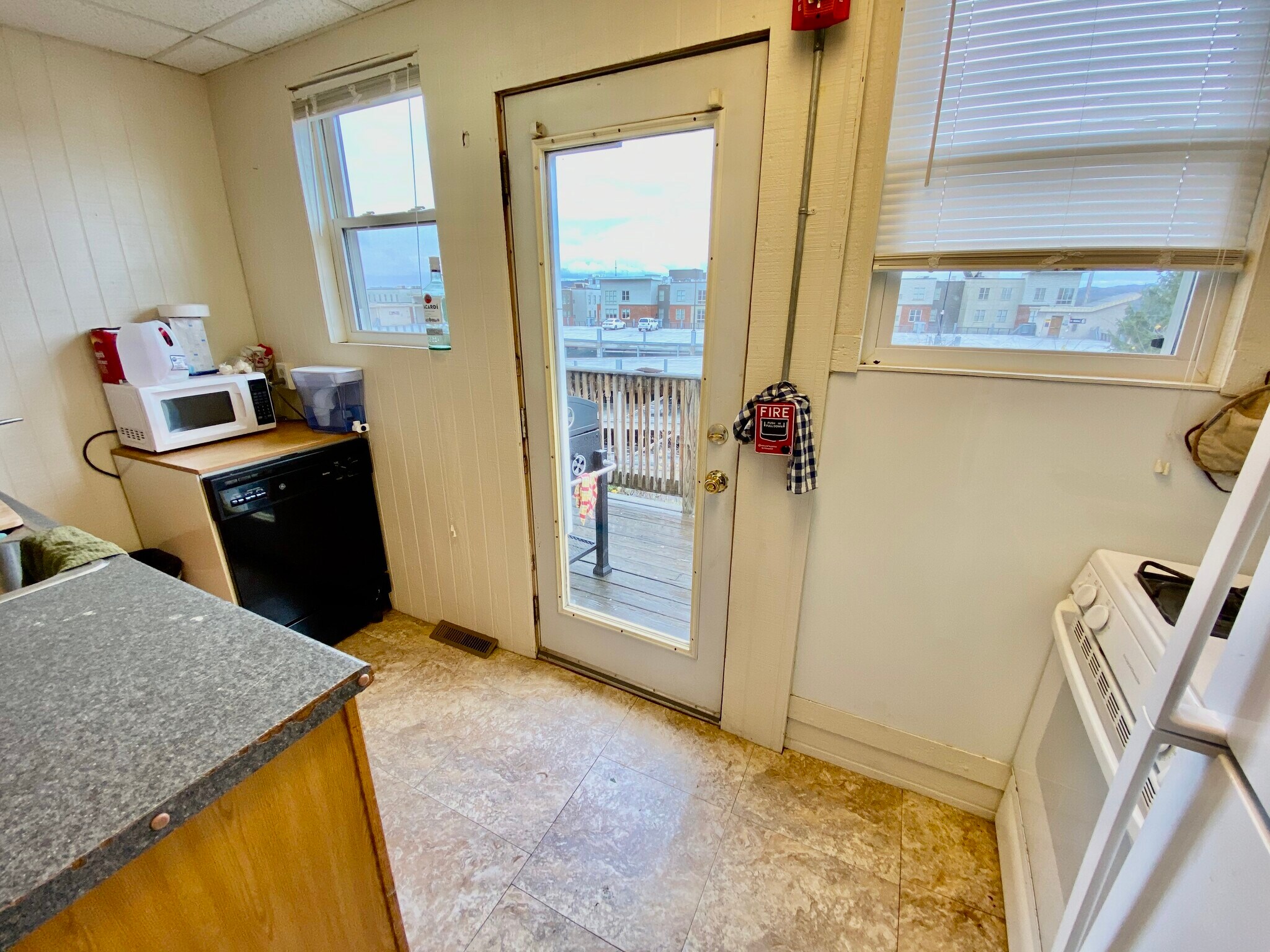 Building Photo - 217 Jones Ave