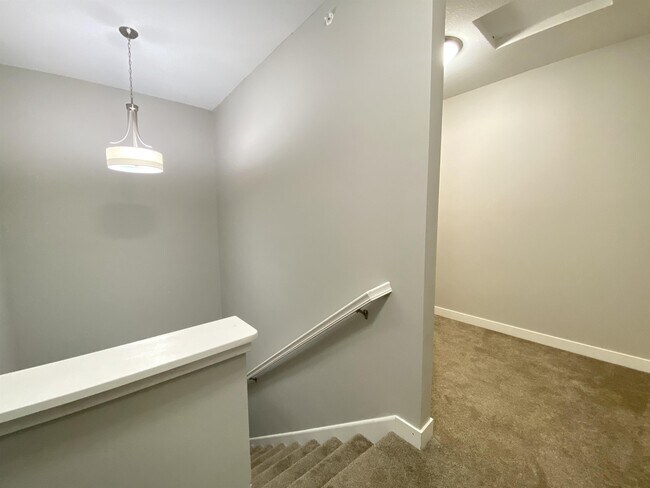 Building Photo - 686 Stone Haven Dr NE