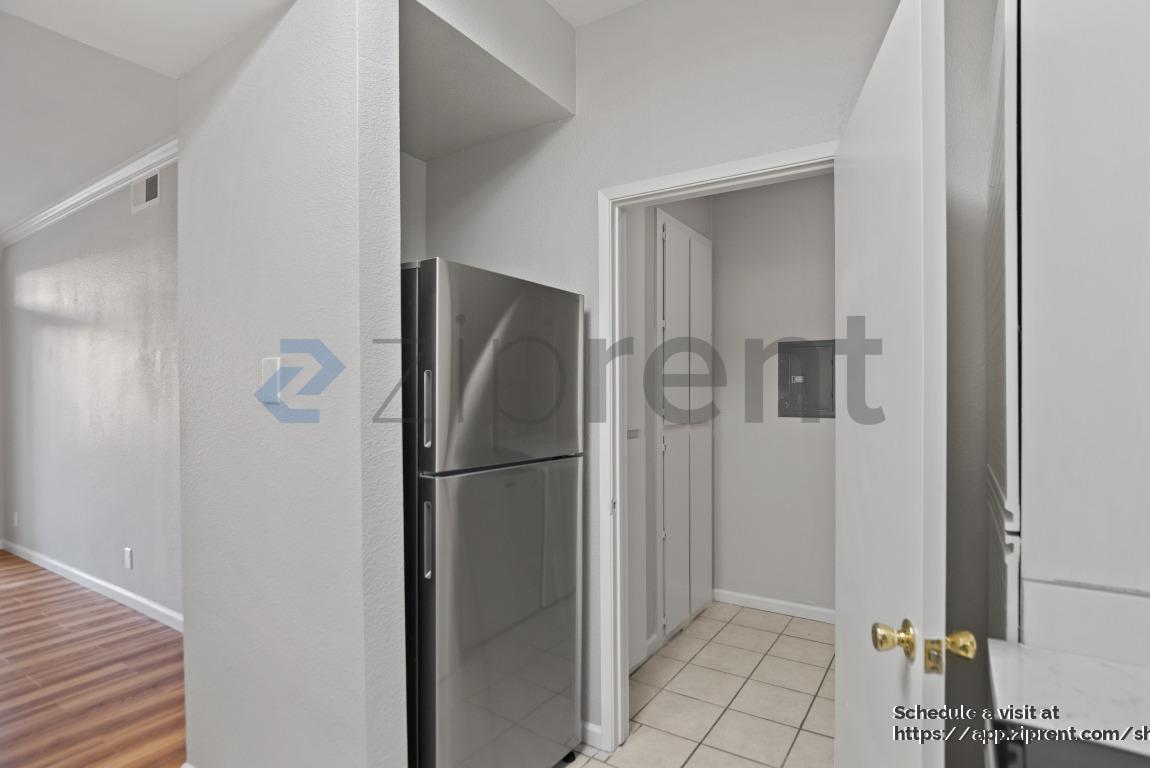 Building Photo - 7054 Dublin Meadows St