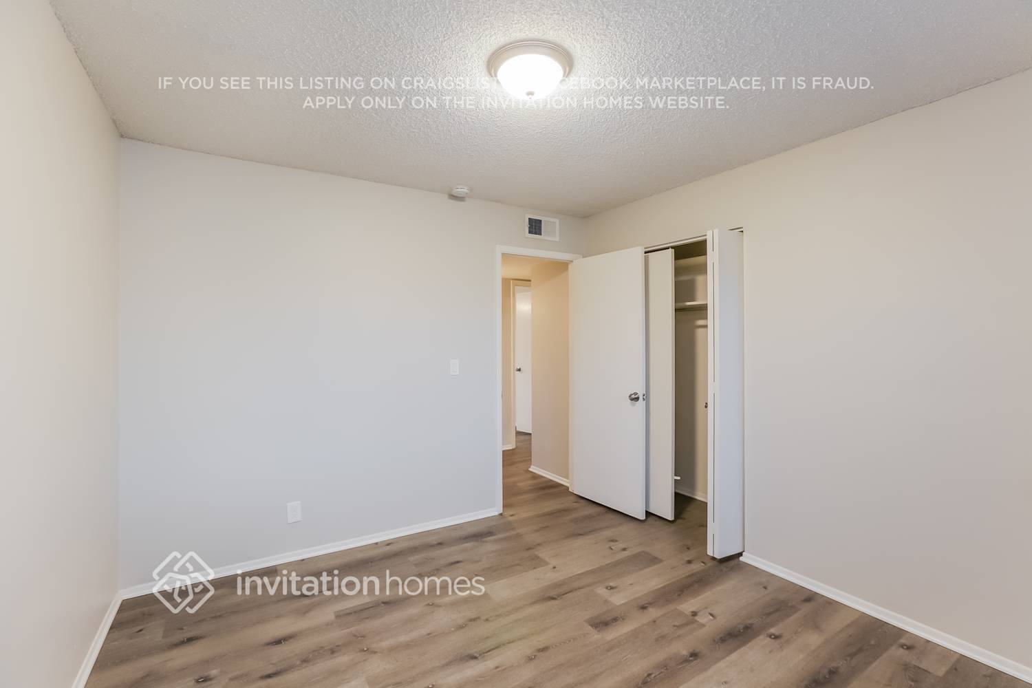 Building Photo - 701 N Comanche Dr