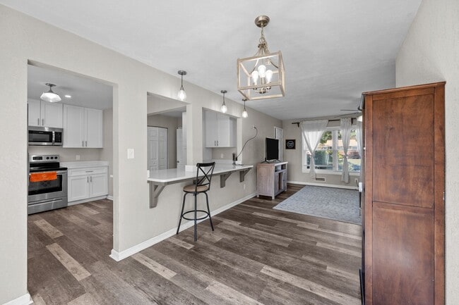 Building Photo - Spacious 4-Bedroom Home with Modern Updates