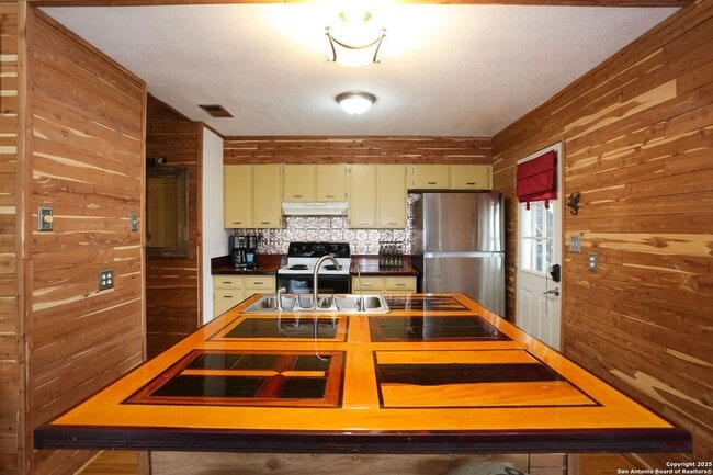 Building Photo - 1087 Driftwind Dr