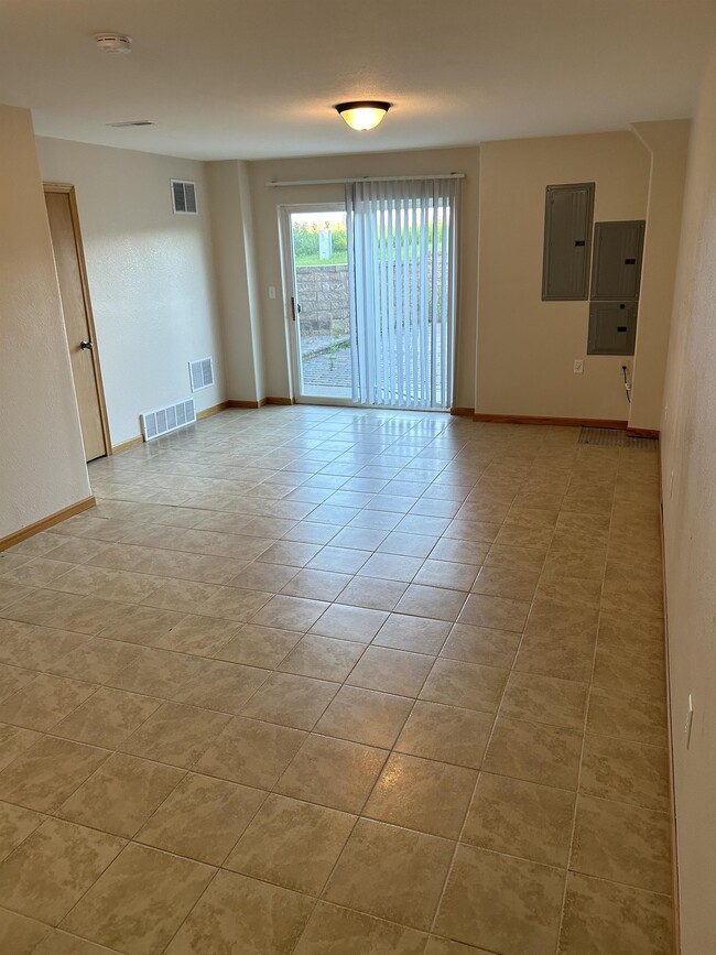 Building Photo - 3240 E Capitol Ave