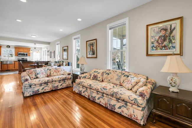 Building Photo - 11 Lakeside Ave