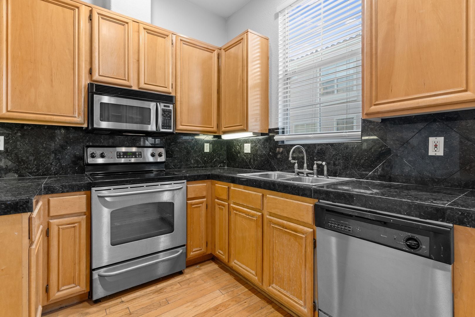 Building Photo - 1050 S Volterra Way