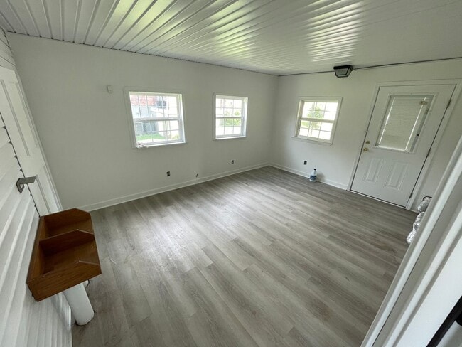 Building Photo - Updated 3BR Home on Rockbridge