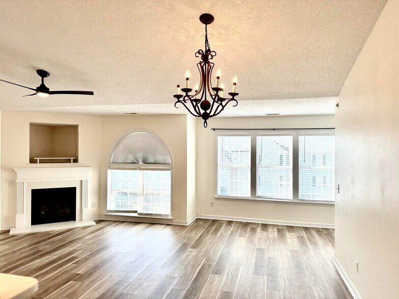 Building Photo - 3487 Forestdale Dr