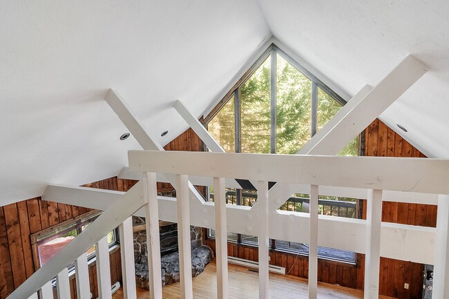 Building Photo - Cabin in the woods!  Fenced Yard!  Year le...