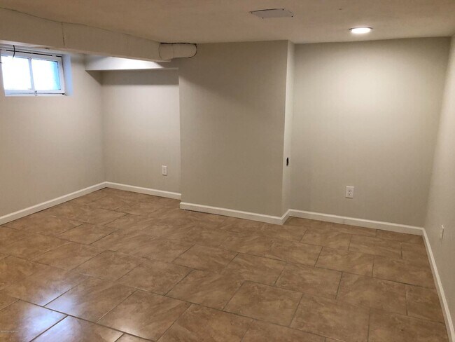 Building Photo - 1523 Christy Ave