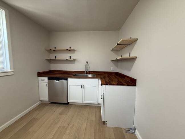 Building Photo - Updated 2BR/1BA in the Heart of Fountain City, Modern Finishes & Everyday Convenience!