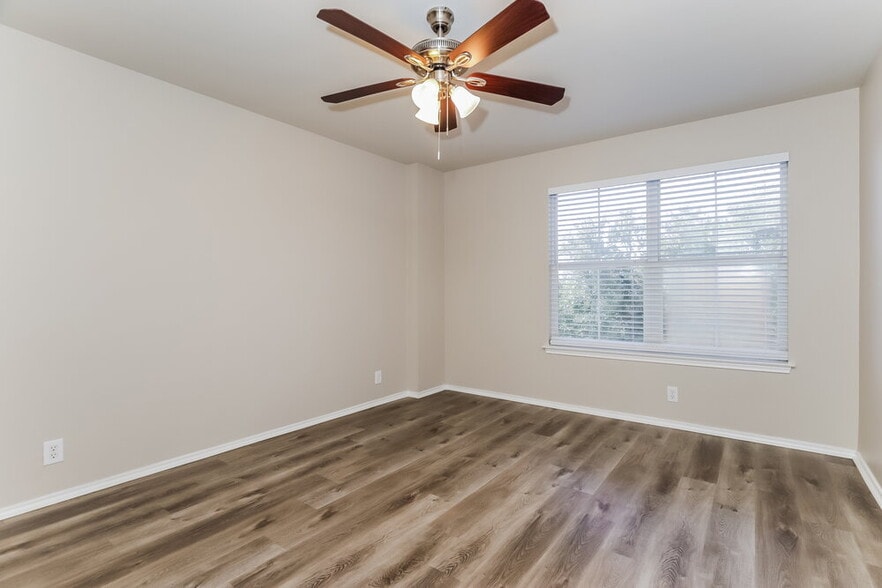 Building Photo - 326 Silver Bit