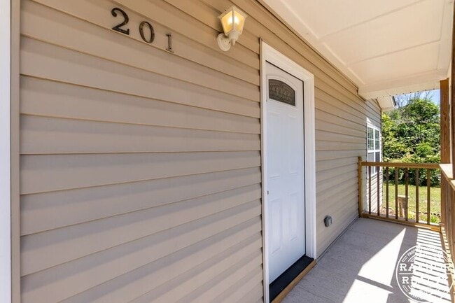 Building Photo - 201 Smith Dr