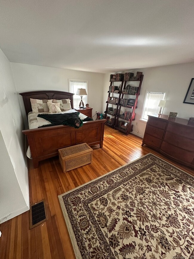 Building Photo - 1110 Poquonnock Rd