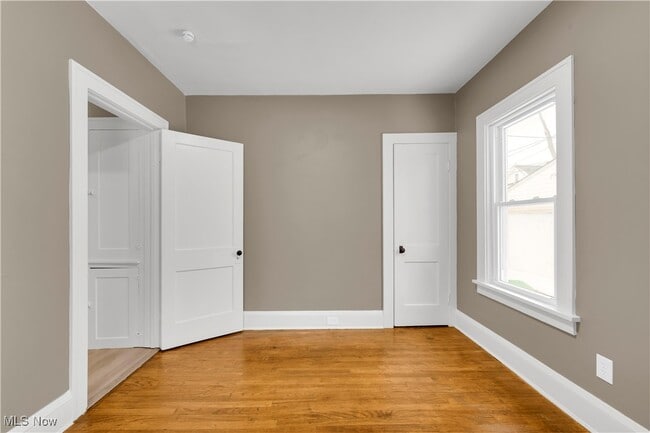 Building Photo - 10403 Russell Ave