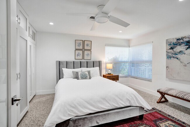 Building Photo - 221 N Swinton Ave