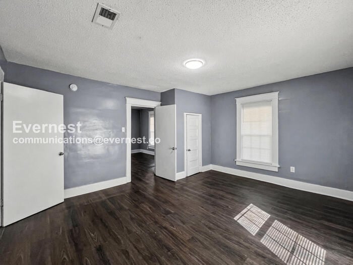 Building Photo - 749 Bey St