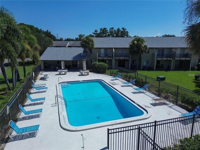 Building Photo - 4215 E Bay Dr