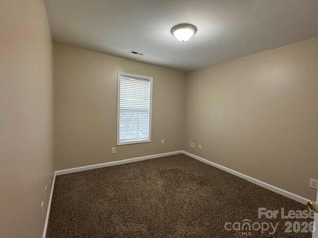 Building Photo - 21404 Aftonshire Dr