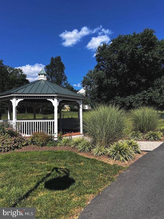 Building Photo - 33 Devon Ct