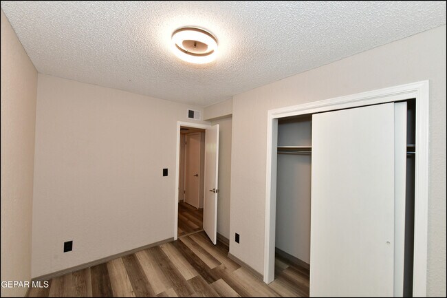 Building Photo - 5900 Mira Hermosa Dr