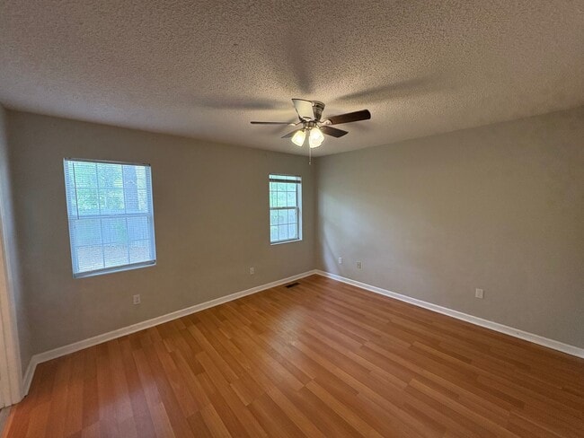 Building Photo - For Rent