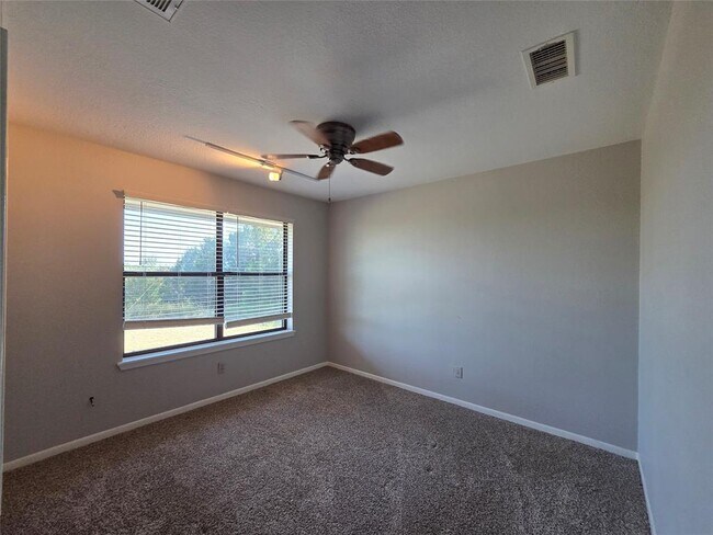 Building Photo - 21600 Long Hill Dr