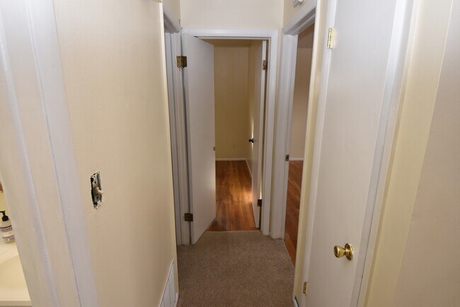 Building Photo - 1640 Shenandoah Dr