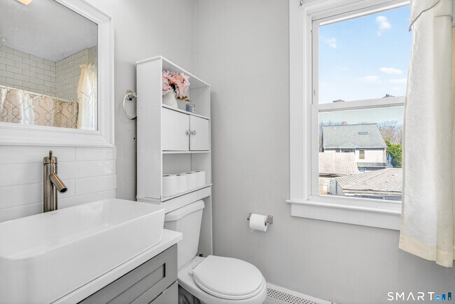 Building Photo - 380 Gurdon St