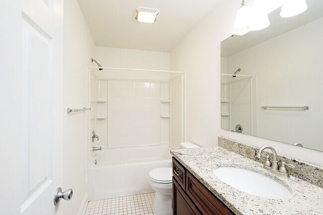 Building Photo - 117 Longwood Dr