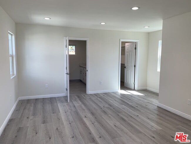 Building Photo - 1125 S Clark Dr