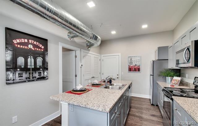 Building Photo - 300 S Logan St