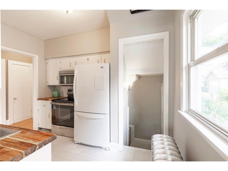 kitchen - 3901 Portland Ave