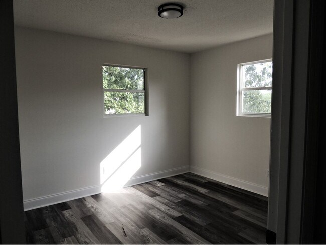 Building Photo - Newly Renovated 3 Bedroom 2 Bathroom House for Rent
