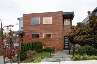 Building Photo - Immaculate, Kirkland Newer Construction - ...