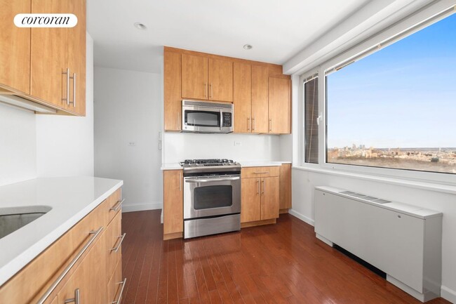 Building Photo - 45 E 89th St