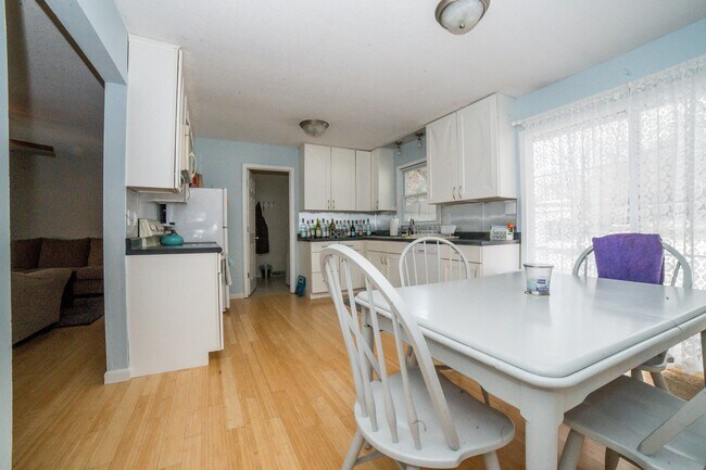 Building Photo - Lovely 3bed House off West Boulevard!!