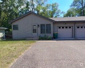 Building Photo - 2 Bedroom 1.5 Bathroom duplex in Hudson