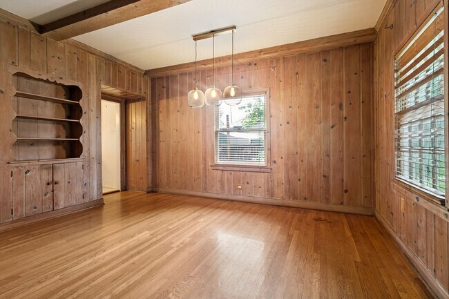Building Photo - CHARMING ALAMO HEIGHTS COTTAGE
